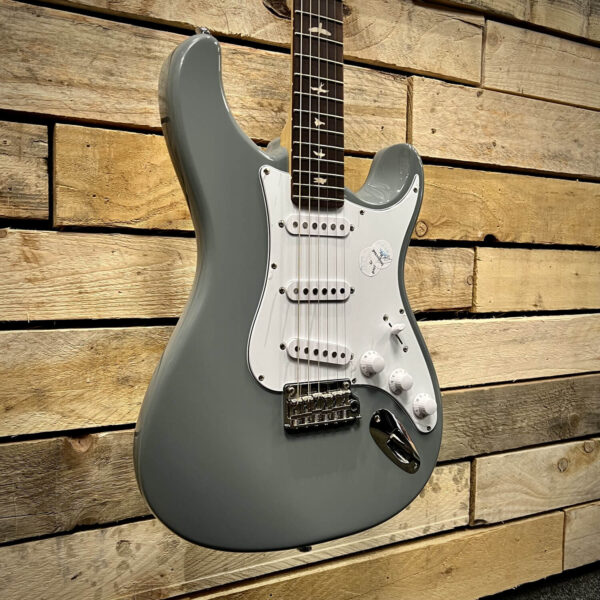 PRS SE John Mayer Silver Sky Rosewood Fingerboard – Storm Grey - Angle