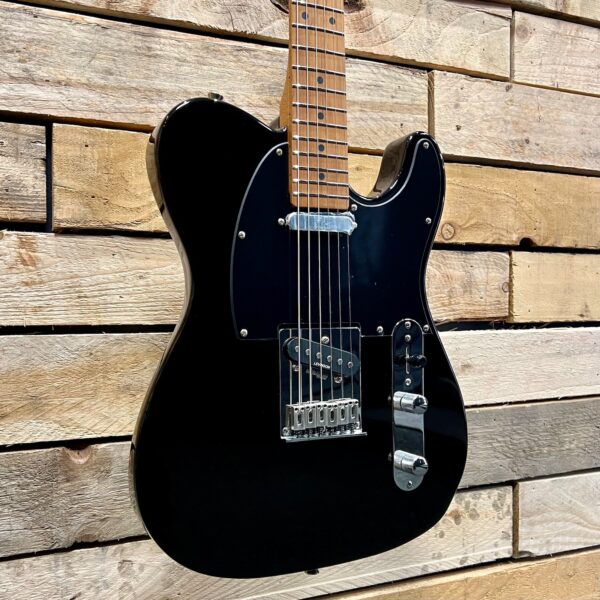 Levinson Sceptre Arlington Standard SA1 Electric Guitar - Black - Angle 1