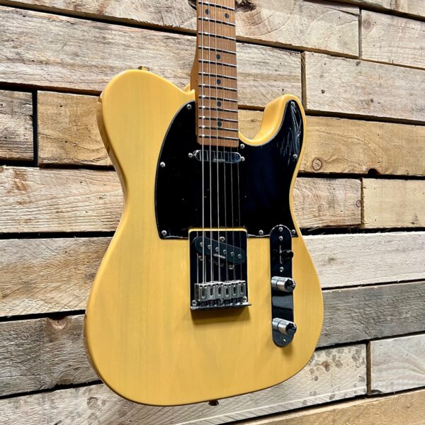 Levinson Sceptre Arlington Standard SA1 Electric Guitar - Blonde - Angle 1