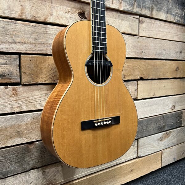Larrivee O-01 Electro-Acoustic Parlour Guitar (Pre-Owned) - Angle 1