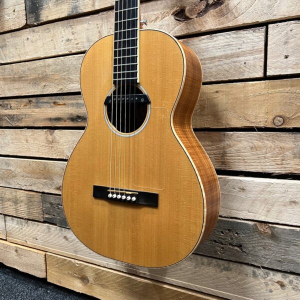 Larrivee O-01 Electro-Acoustic Parlour Guitar (Pre-Owned) - Angle 2